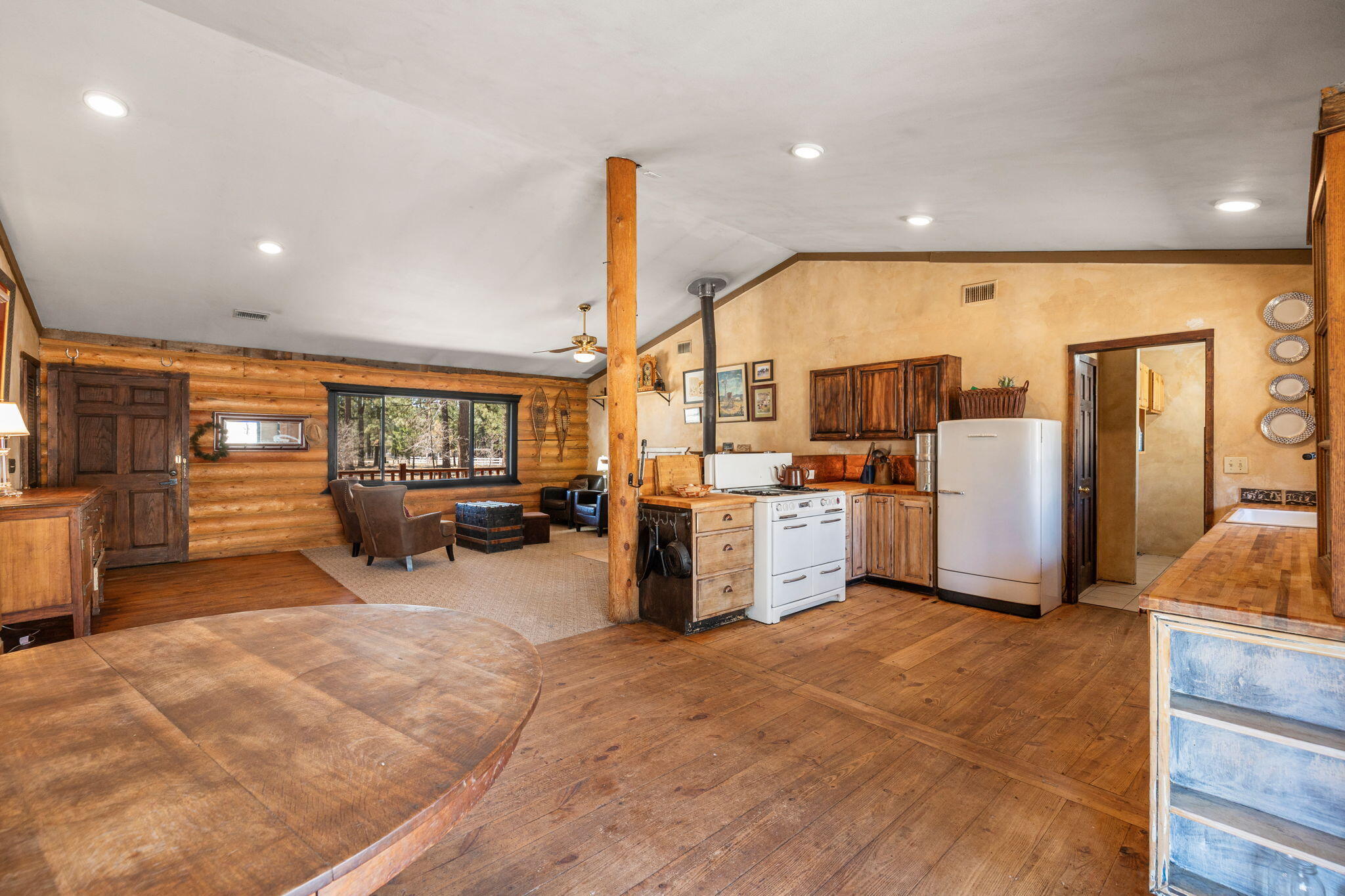 60640 Table Mountain Road Mountain Center, CA 92561 - Photo 11 of 53 a view of a kitchen with furniture and window