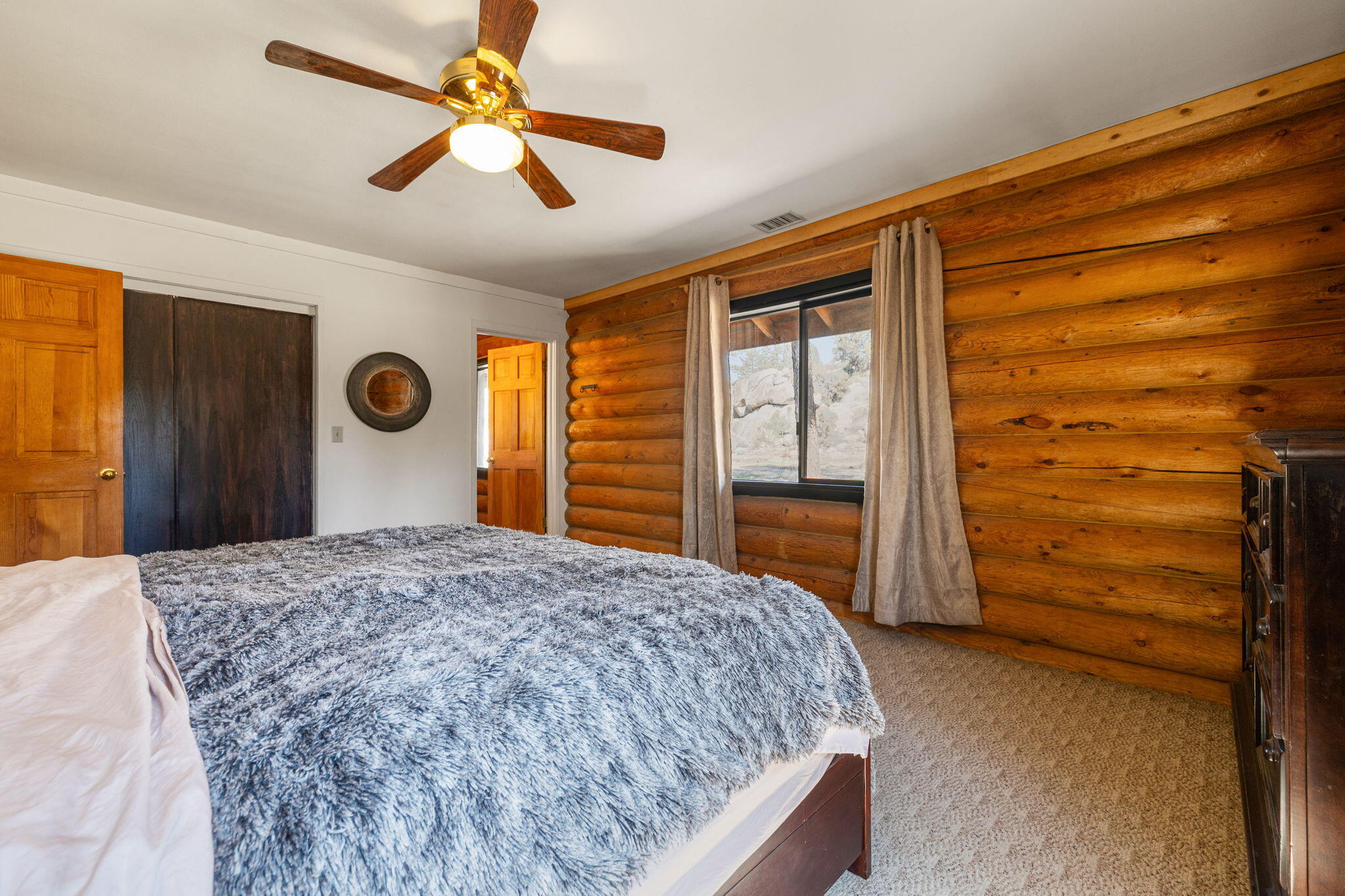60640 Table Mountain Road Mountain Center, CA 92561 - Photo 20 of 53 a bedroom with a bed and a dresser
