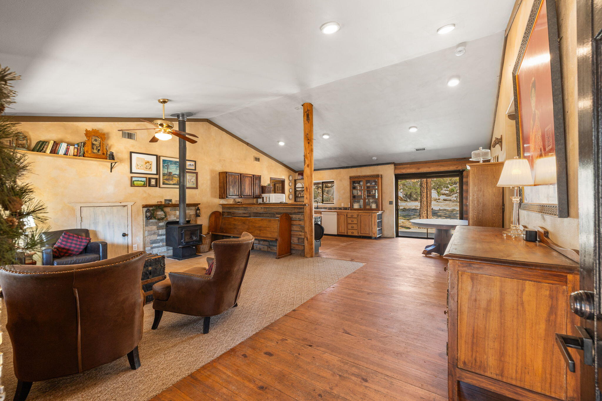 60640 Table Mountain Road Mountain Center, CA 92561 - Photo 3 of 53 a living room with furniture and a flat screen tv