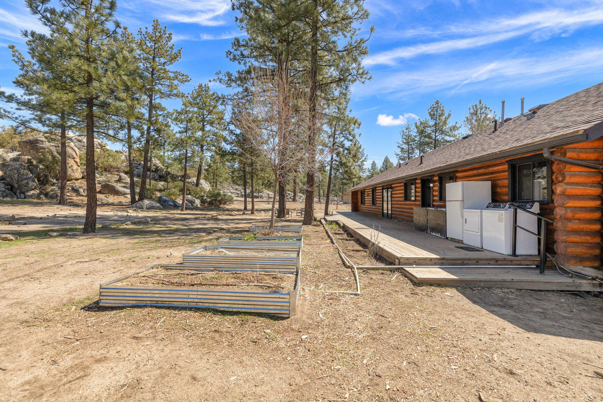 60640 Table Mountain Road Mountain Center, CA 92561 - Photo 37 of 53 a view of a large building
