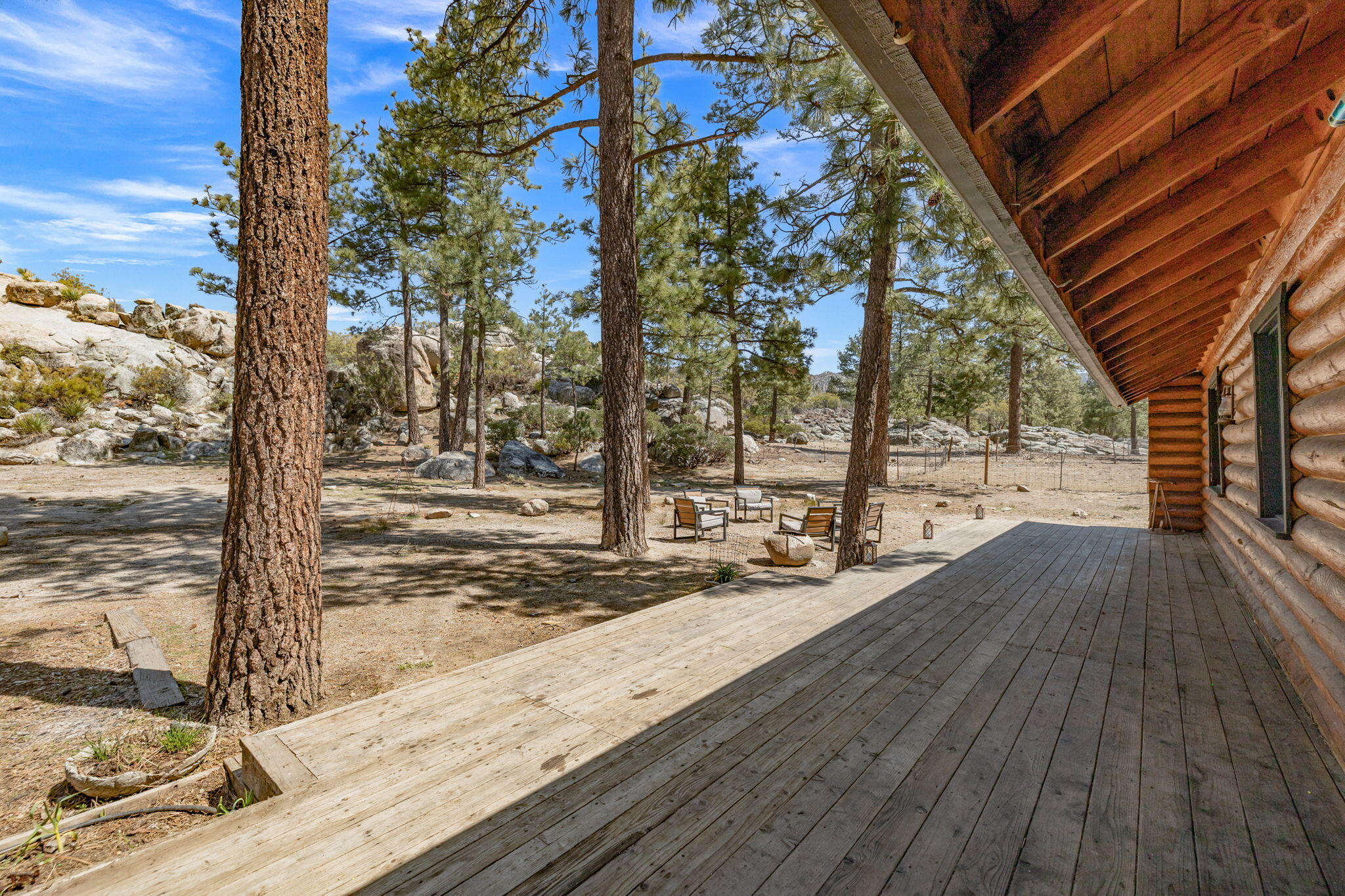 60640 Table Mountain Road Mountain Center, CA 92561 - Photo 38 of 53 a view of a balcony with wooden floor