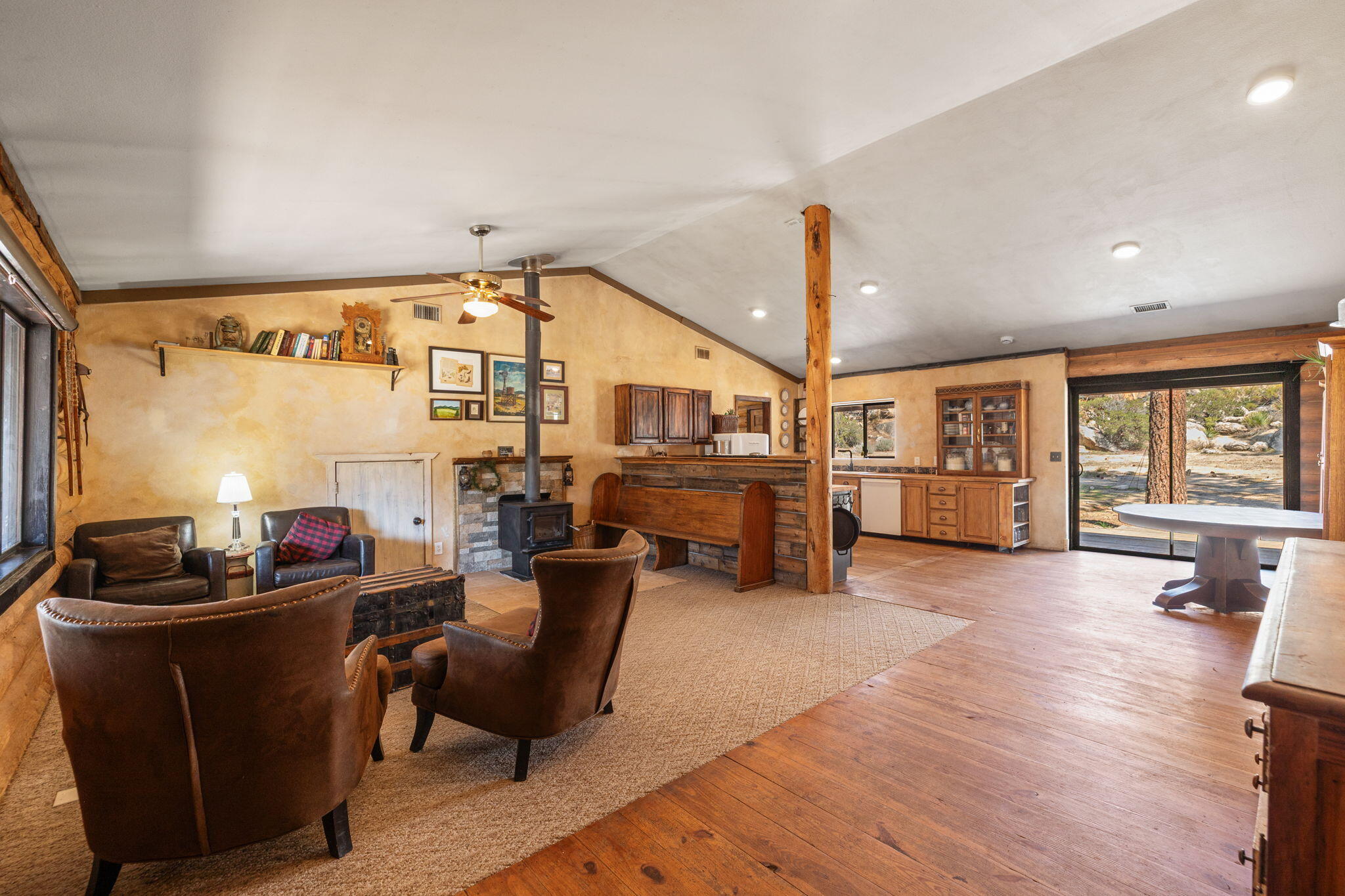 60640 Table Mountain Road Mountain Center, CA 92561 - Photo 4 of 53 a living room with furniture and a flat screen tv