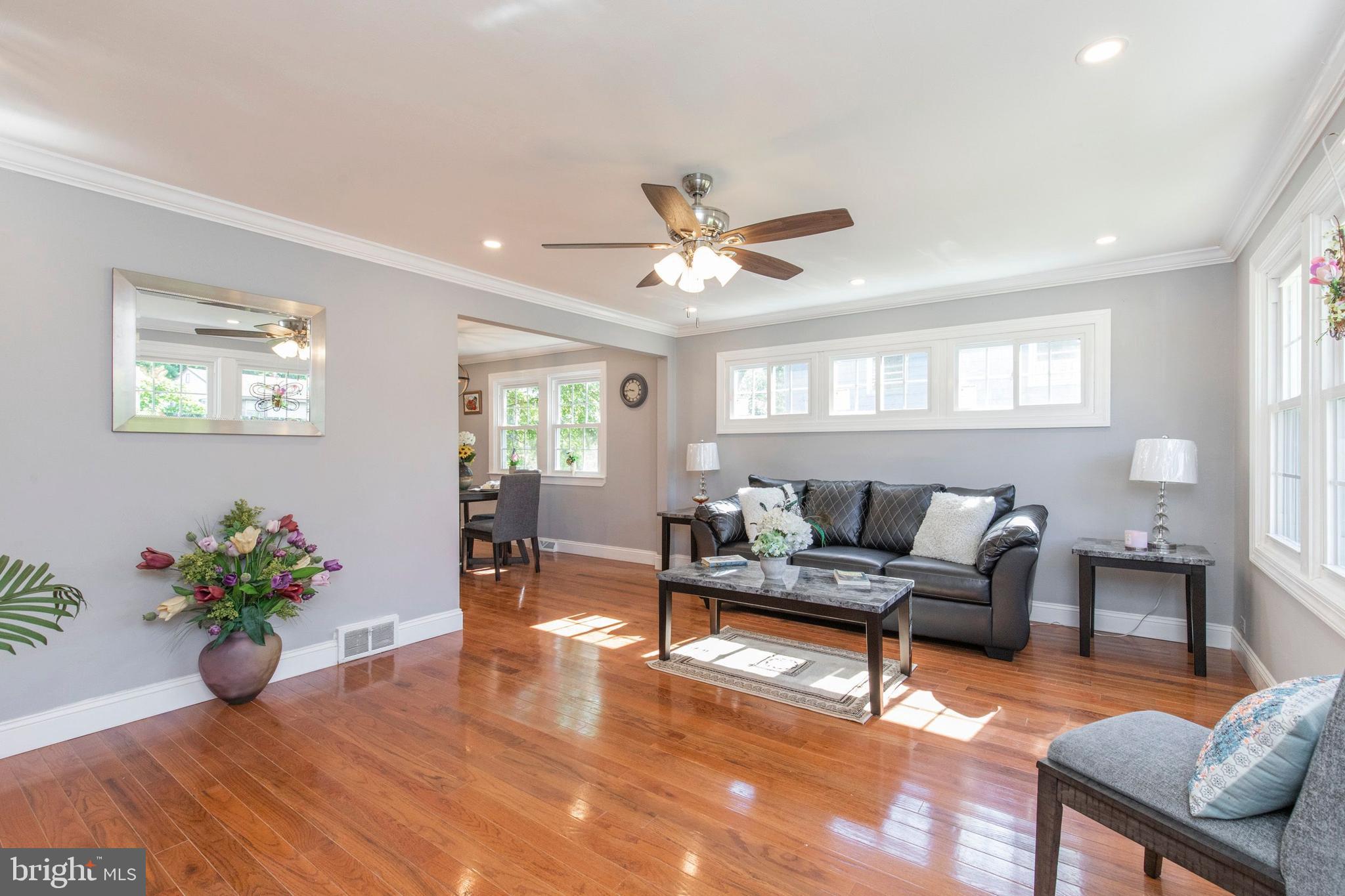 60 Willers Road Aston, PA 19014 - Photo 4 of 35 Living Room