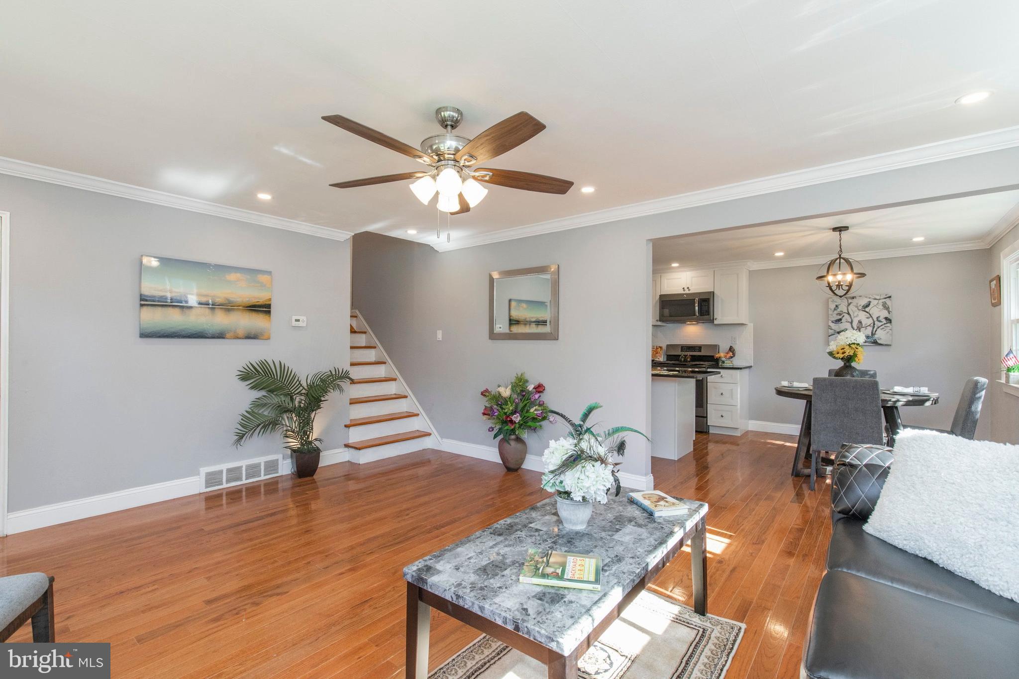 60 Willers Road Aston, PA 19014 - Photo 5 of 35 Living Room