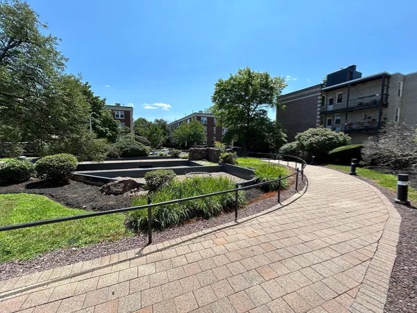 $3,400 | 60 Babcock Street, Unit 86, Brookline, MA 02446