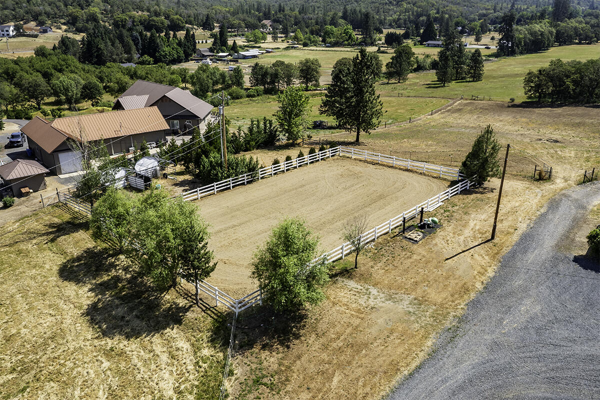 5388 Kane Creek Road Central Point, OR 97502 - Photo 36 of 48 DJI_0973-HDR-Edit