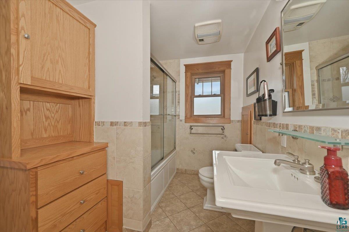 4203 Robinson Street Duluth, MN 55804 - Photo 29 of 50 Bathroom