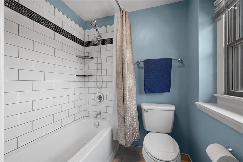 2064 Powell Road Cranberry Township, PA 16066 - Photo 25 of 49 Beautifuly updated full bath features tiled surround.