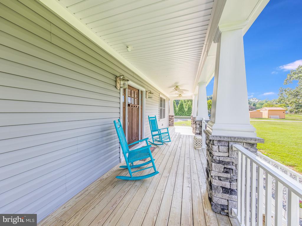 26293 Old Pitts Road Ruther Glen, VA 22546 - Photo 4 of 41 Front porch