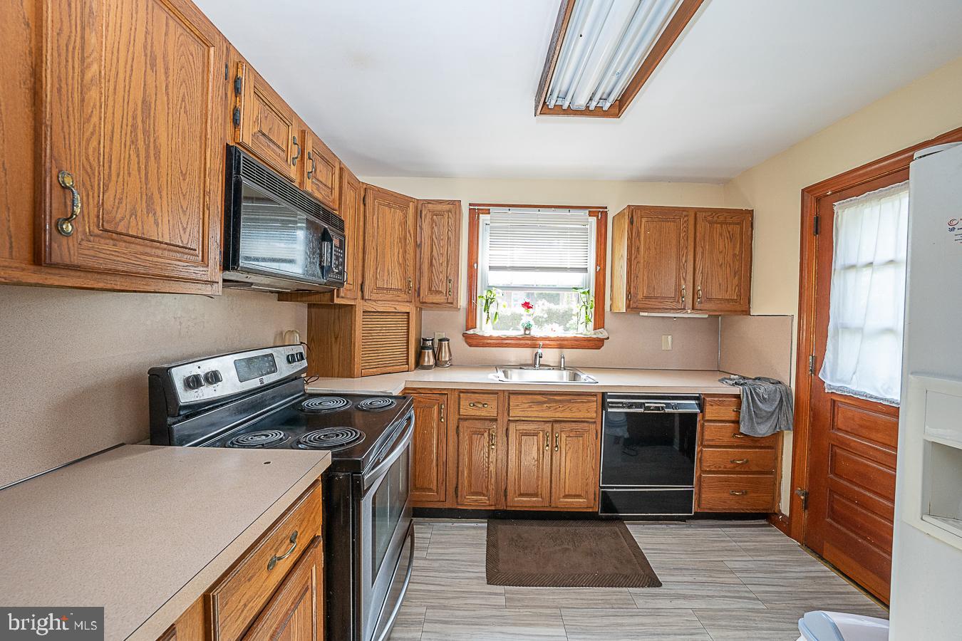 550 Broadview Road Upper Darby, PA 19082 - Photo 11 of 44