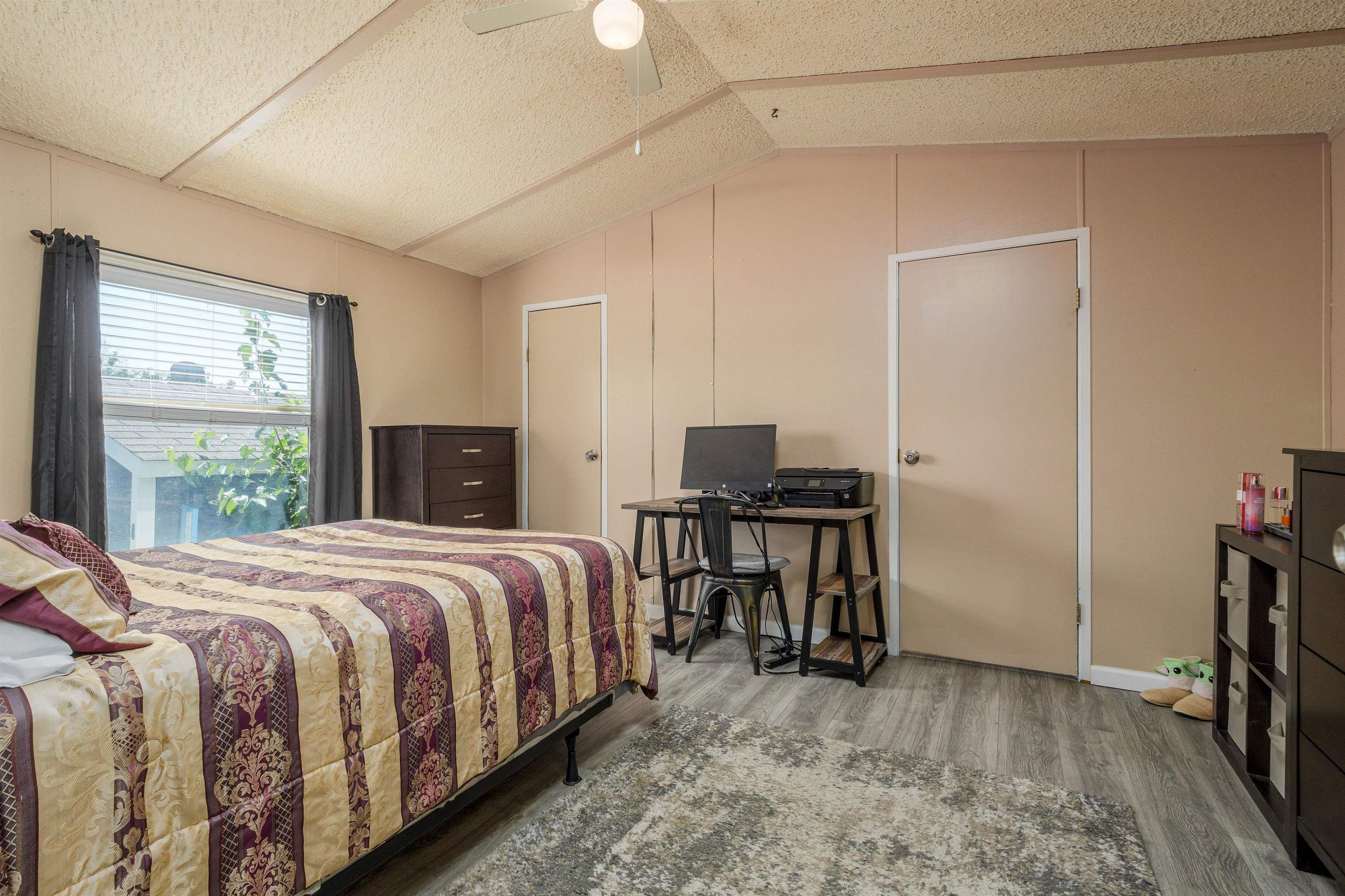 435 32 Road, Unit 705 Clifton, CO 81520 - Photo 19 of 25 a bed room with a bed and a table