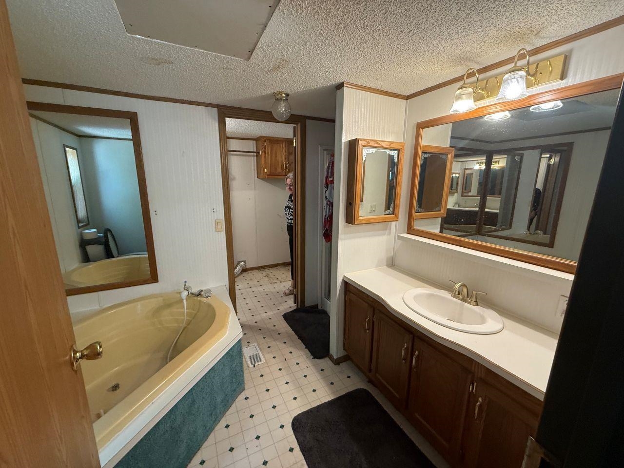 W12628 Leopolis Road Leopolis, WI 54948 - Photo 13 of 24
