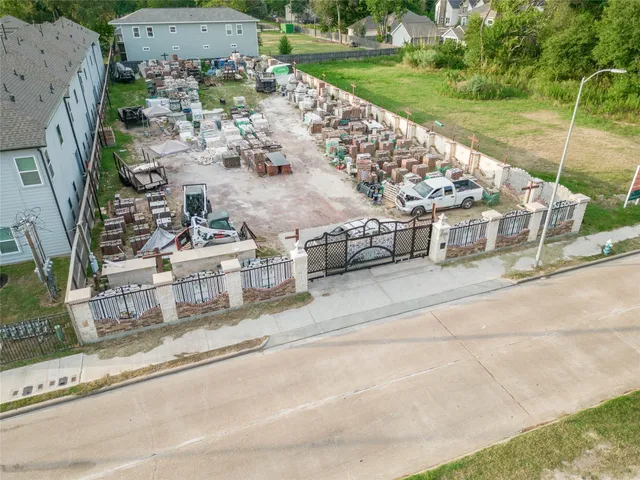 $620,000 | 4440 West Tidwell Road, Houston, TX 77091