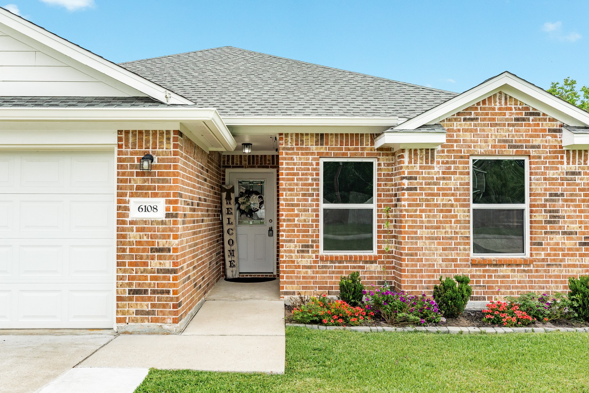 6108 Fox Ridge Drive Angleton, TX 77515 - Photo 4 of 26 a front view of a house with garden