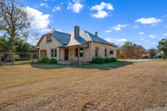 $629,000 | 108 Oak Bluff Boulevard, Boerne, TX 78006