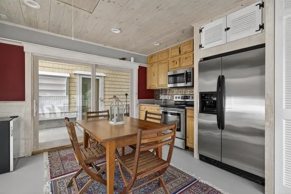 $3,700,000 | 51 Pond Street, Newton, NH 03858