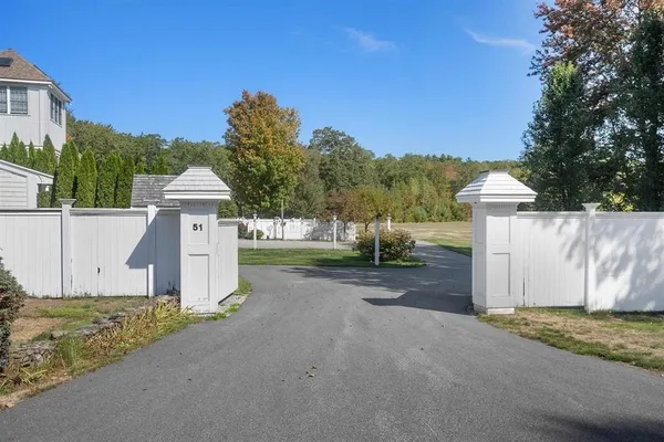$3,700,000 | 51 Pond Street, Newton, NH 03858