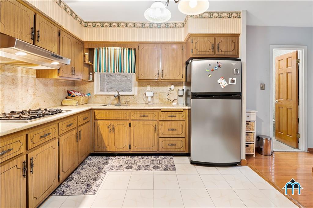 627 68th Street Brooklyn, NY 11220 - Photo 17 of 34