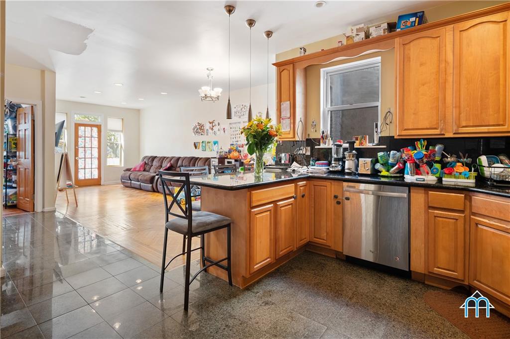 627 68th Street Brooklyn, NY 11220 - Photo 7 of 34
