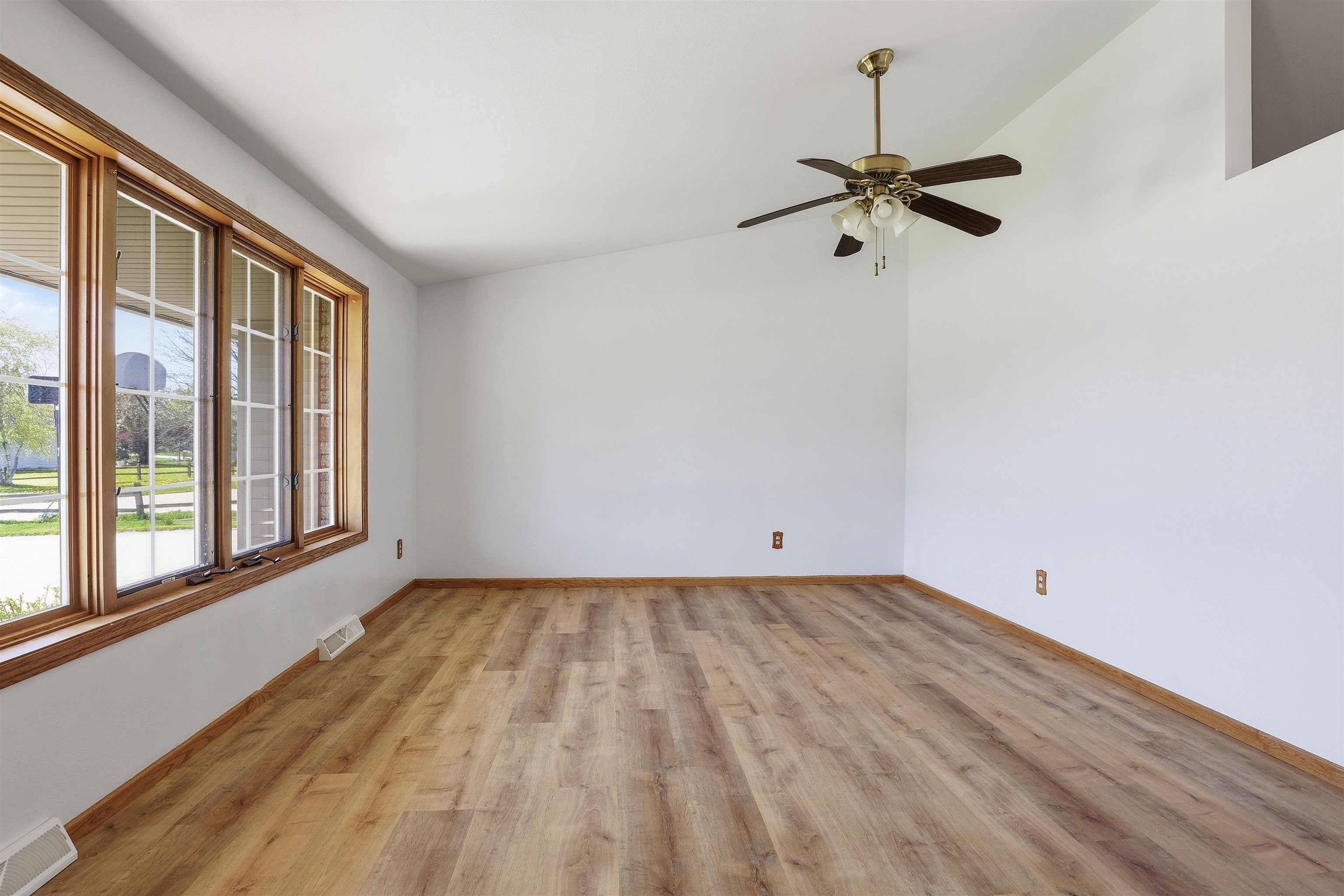 W2944 Northbrook Court Appleton, WI 54915 - Photo 10 of 35