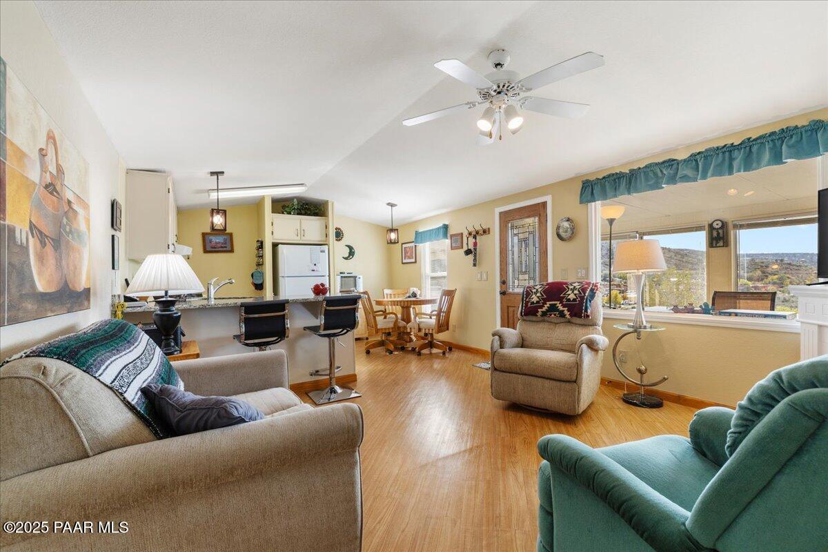 2521 Hilltop Road Prescott, AZ 86301 - Photo 13 of 47 13-Living