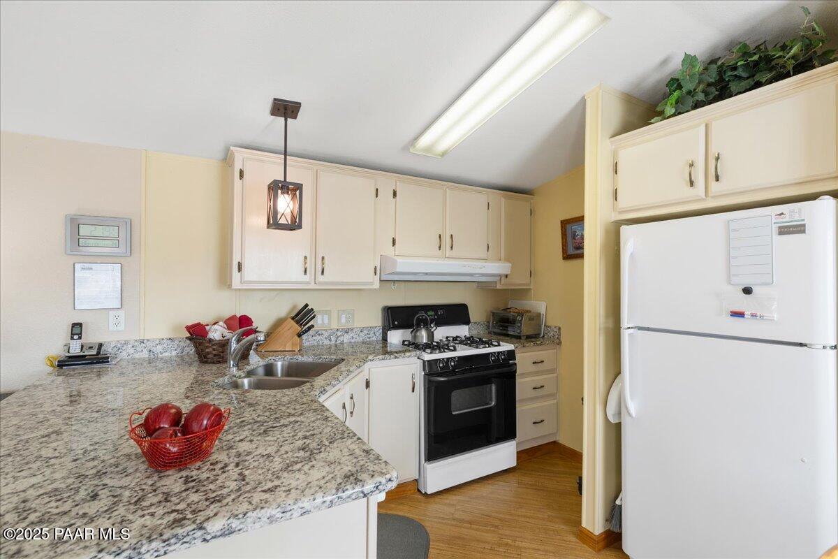 2521 Hilltop Road Prescott, AZ 86301 - Photo 16 of 47 16-Kitchen