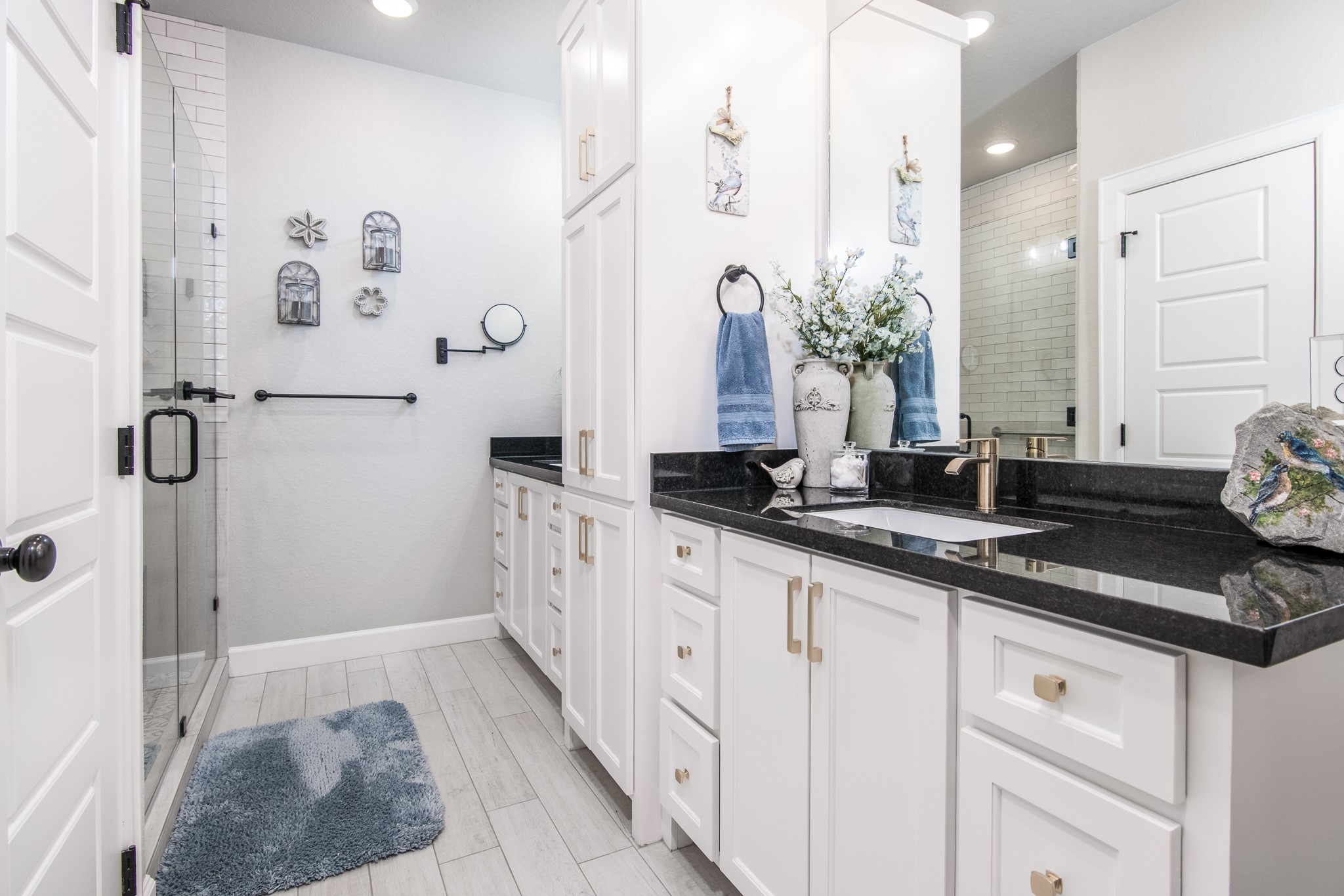 1 Greystone Court Angleton, TX 77515 - Photo 11 of 28 Primary bathroom with dual vanities
