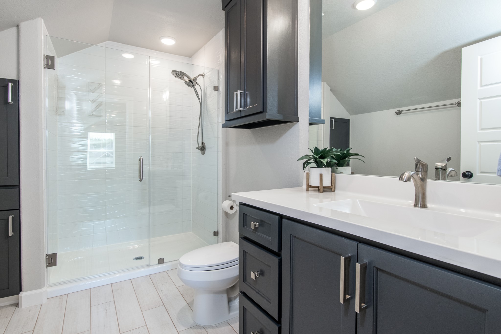 1 Greystone Court Angleton, TX 77515 - Photo 18 of 28 Secondary bathroom upstairs. Upgraded shower