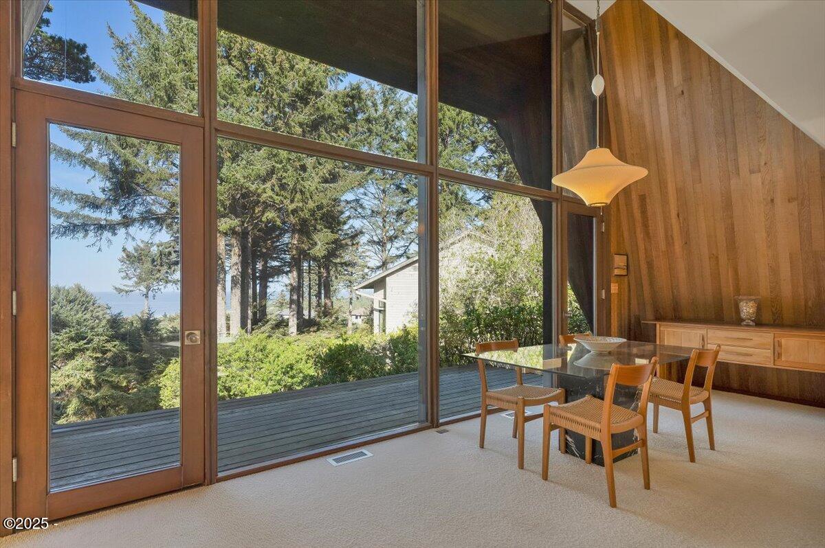 110 Ridge Crest Road Gleneden Beach, OR 97388 - Photo 13 of 72 Dining area