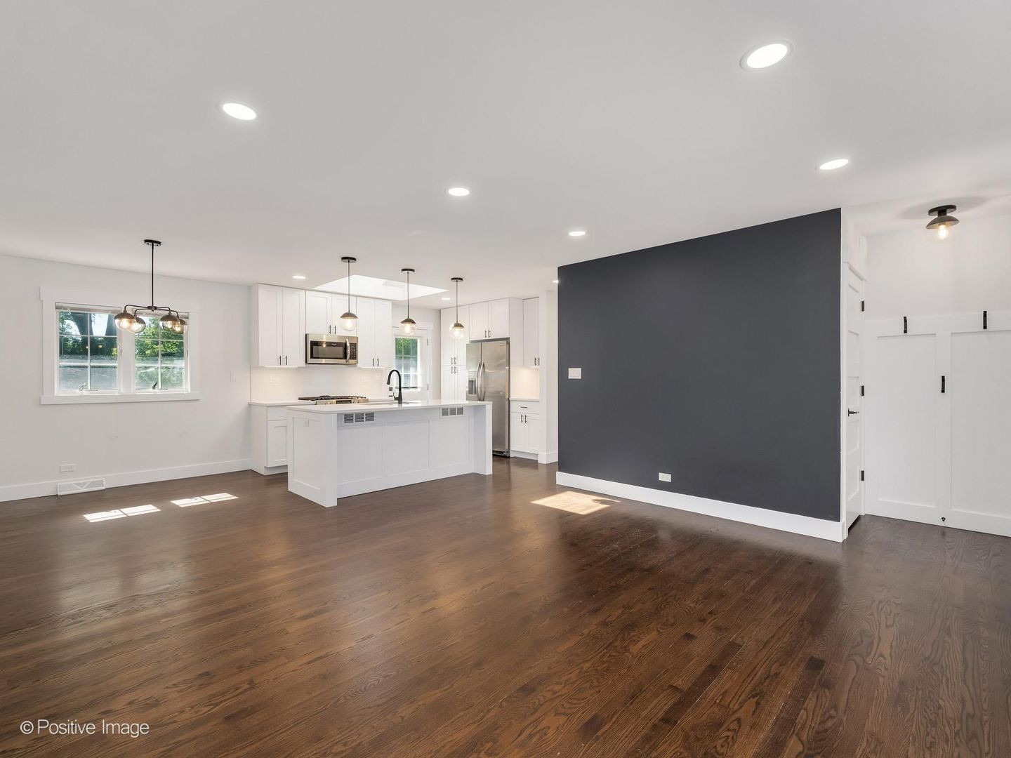 808 Delles Road Wheaton, IL 60189 - Photo 3 of 27