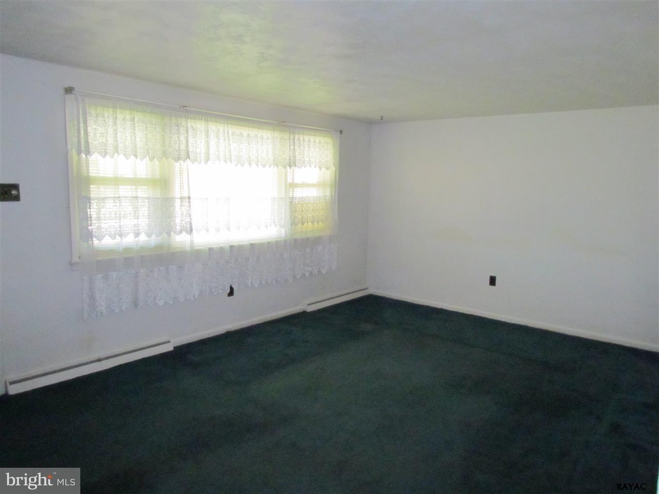 2080 Teslin Road York, PA 17404 - Photo 3 of 28