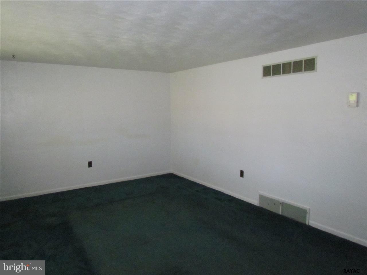 2080 Teslin Road York, PA 17404 - Photo 4 of 28