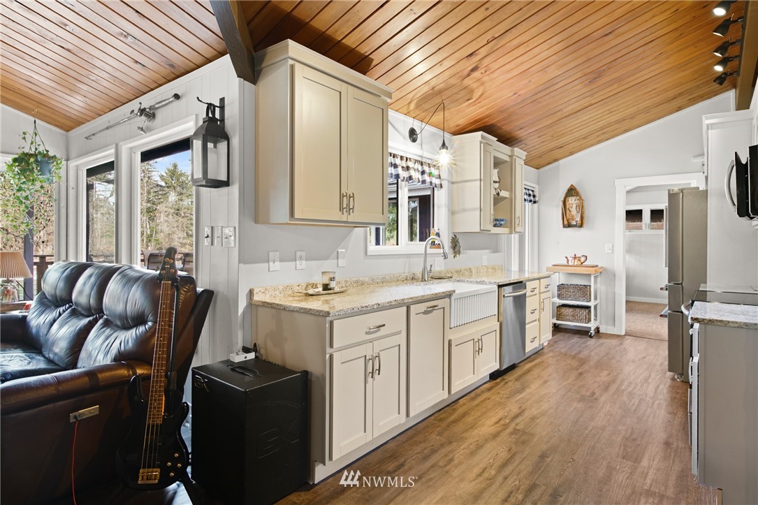 43825 Fir Road Gold Bar, WA 98251 - Photo 12 of 35 a large kitchen with stainless steel appliances granite countertop a lot of counter space and wooden floors