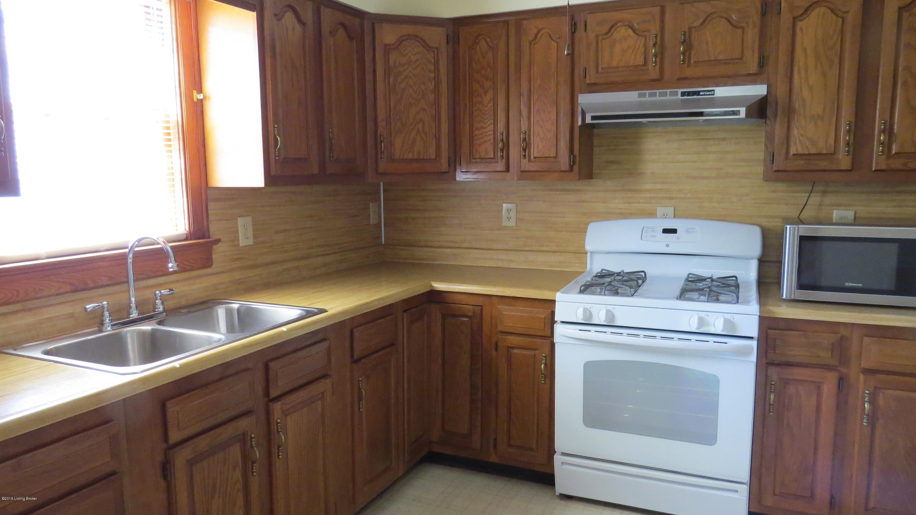 4136 Dover Road Louisville, KY 40216 - Photo 9 of 24 Dover Rd 008