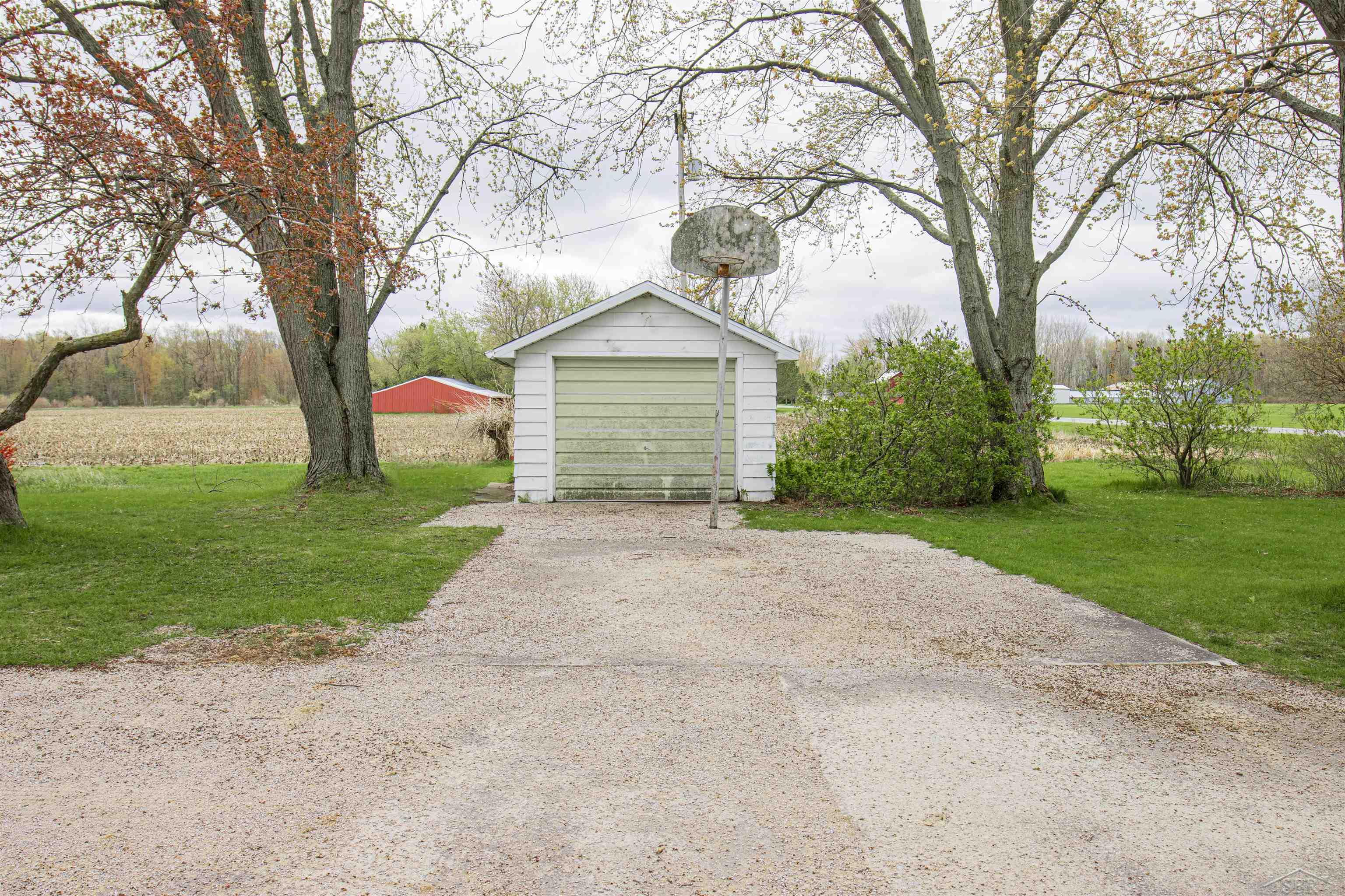 15301 Stuart Road Chesaning, MI 48616 - Photo 27 of 37 50107540-26.JPG