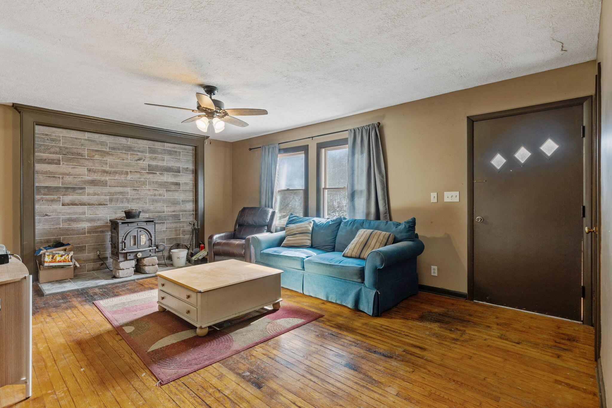 25816 Goosecreek Road McArthur, OH 45651 - Photo 6 of 34 Living Room - 25816 Goosecreek Road, McArthur, OH 45651