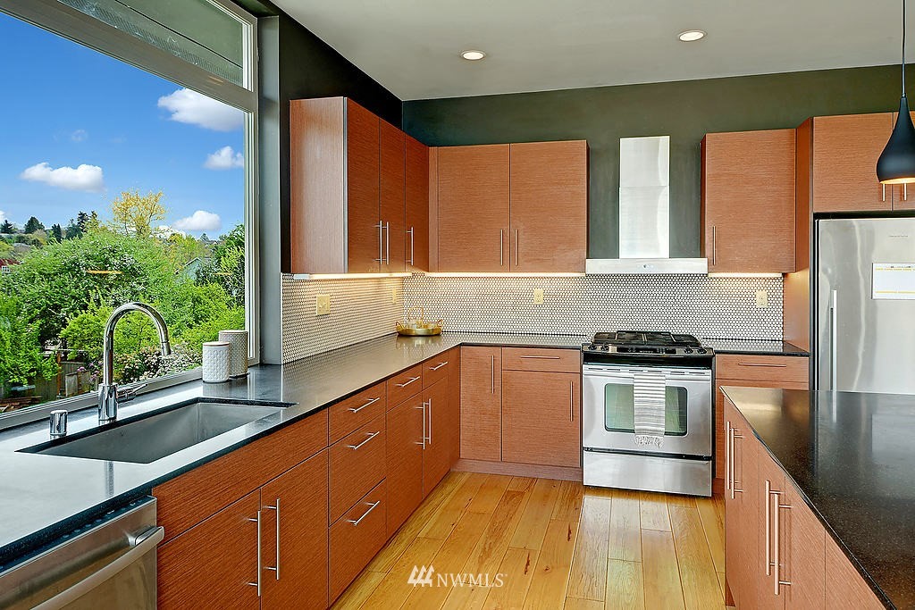 1436 26th Avenue Seattle, WA 98122 - Photo 7 of 17
