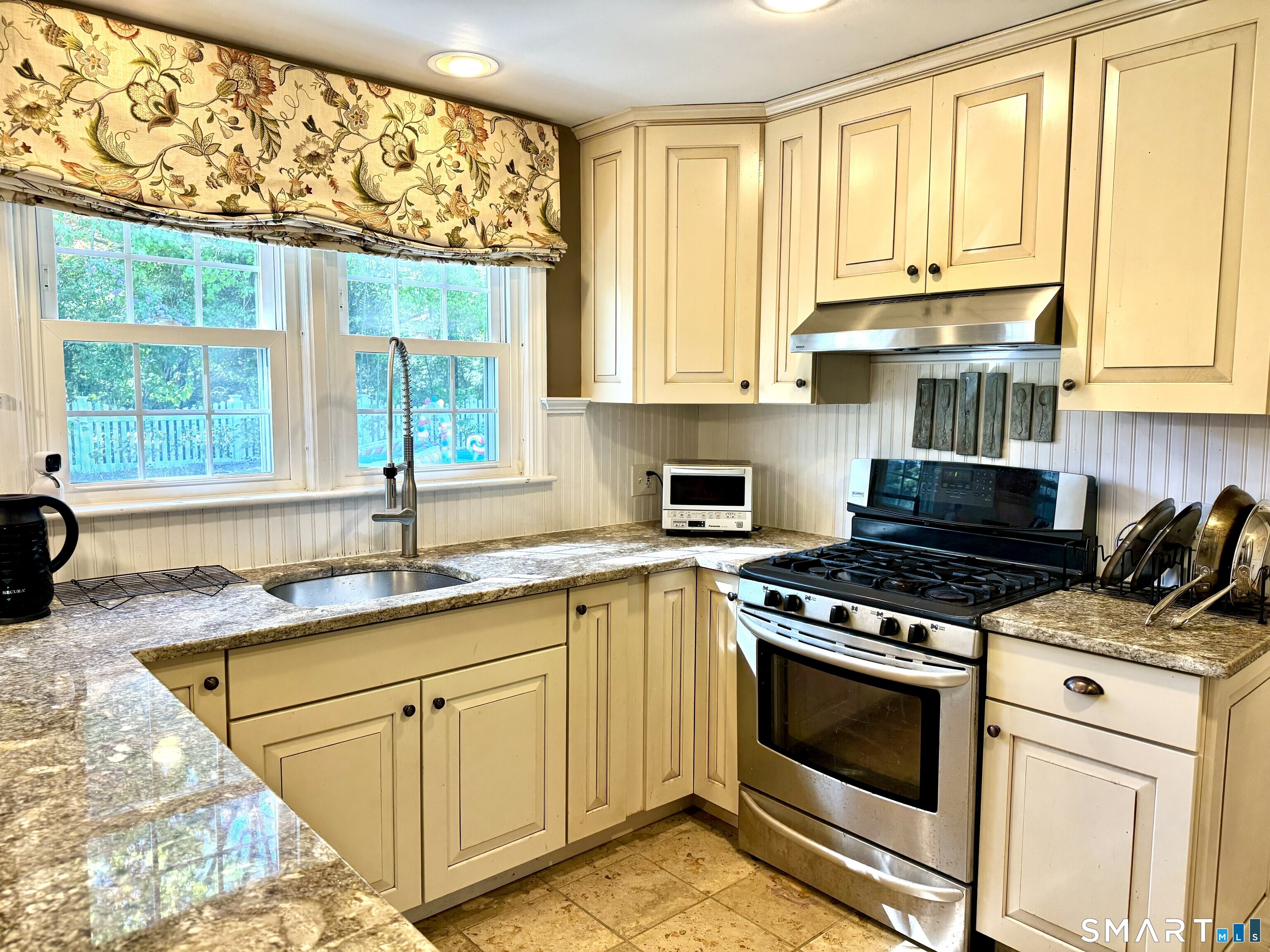 330 Ridge Road Hamden, CT 06517 - Photo 6 of 20