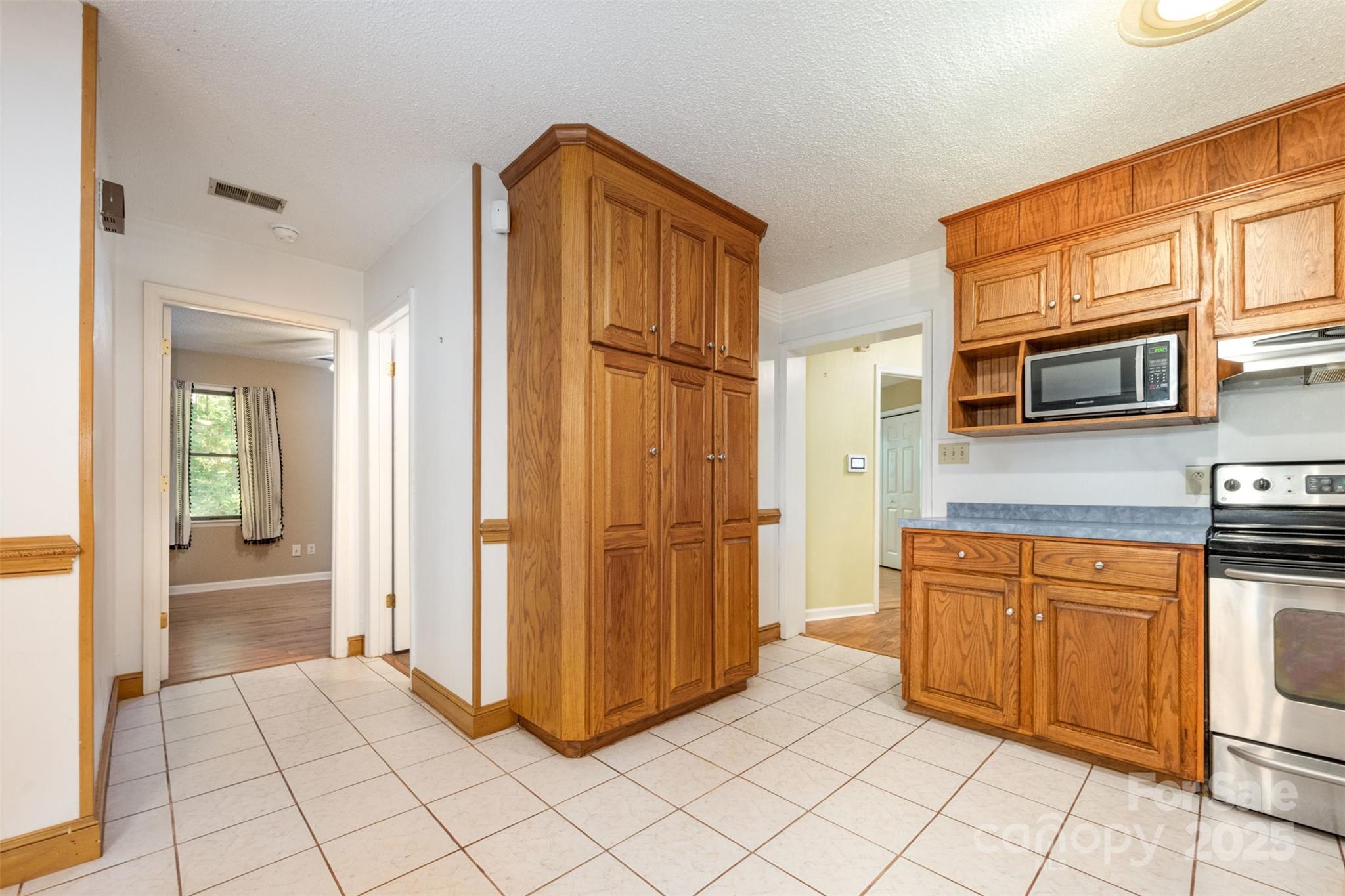 5733 Simpson Road Charlotte, NC 28216 - Photo 8 of 29 Gallery Image 8