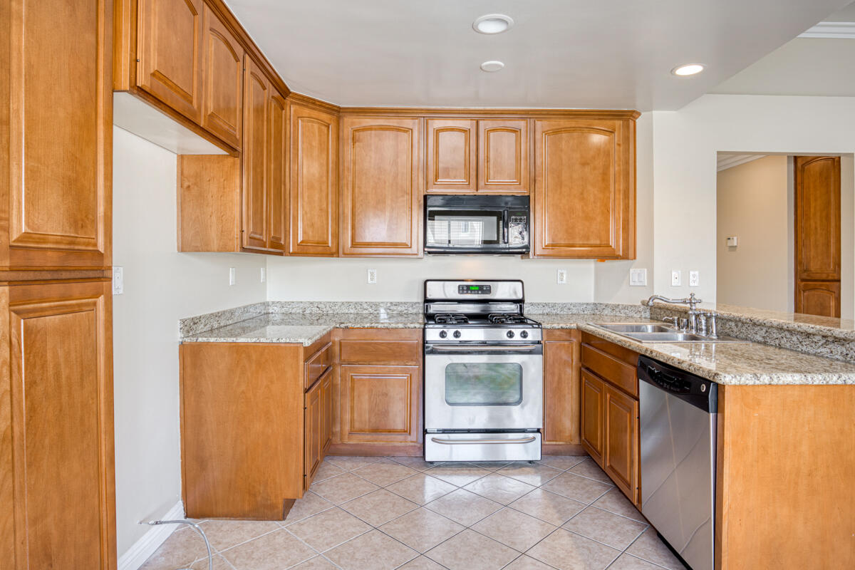 40800 Breezy Pass Road, Unit B Palm Desert, CA 92211 - Photo 11 of 36 10