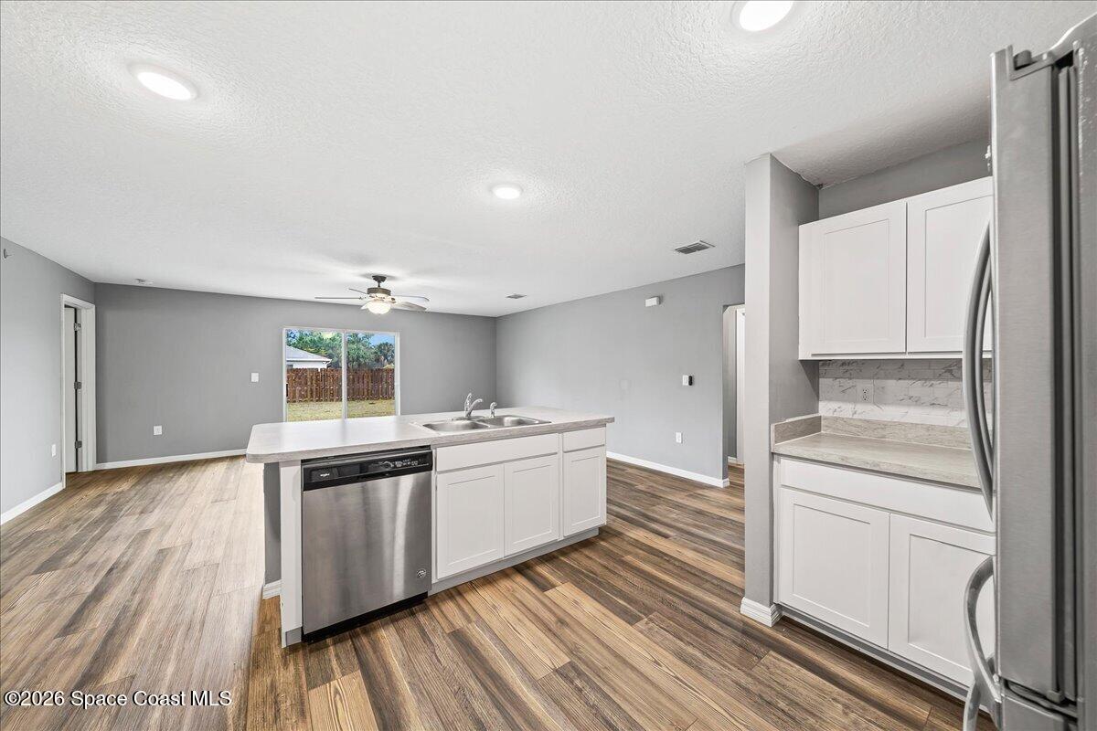 359 Hanford Road Southwest Palm Bay, FL 32908 - Photo 11 of 35 Kitchen