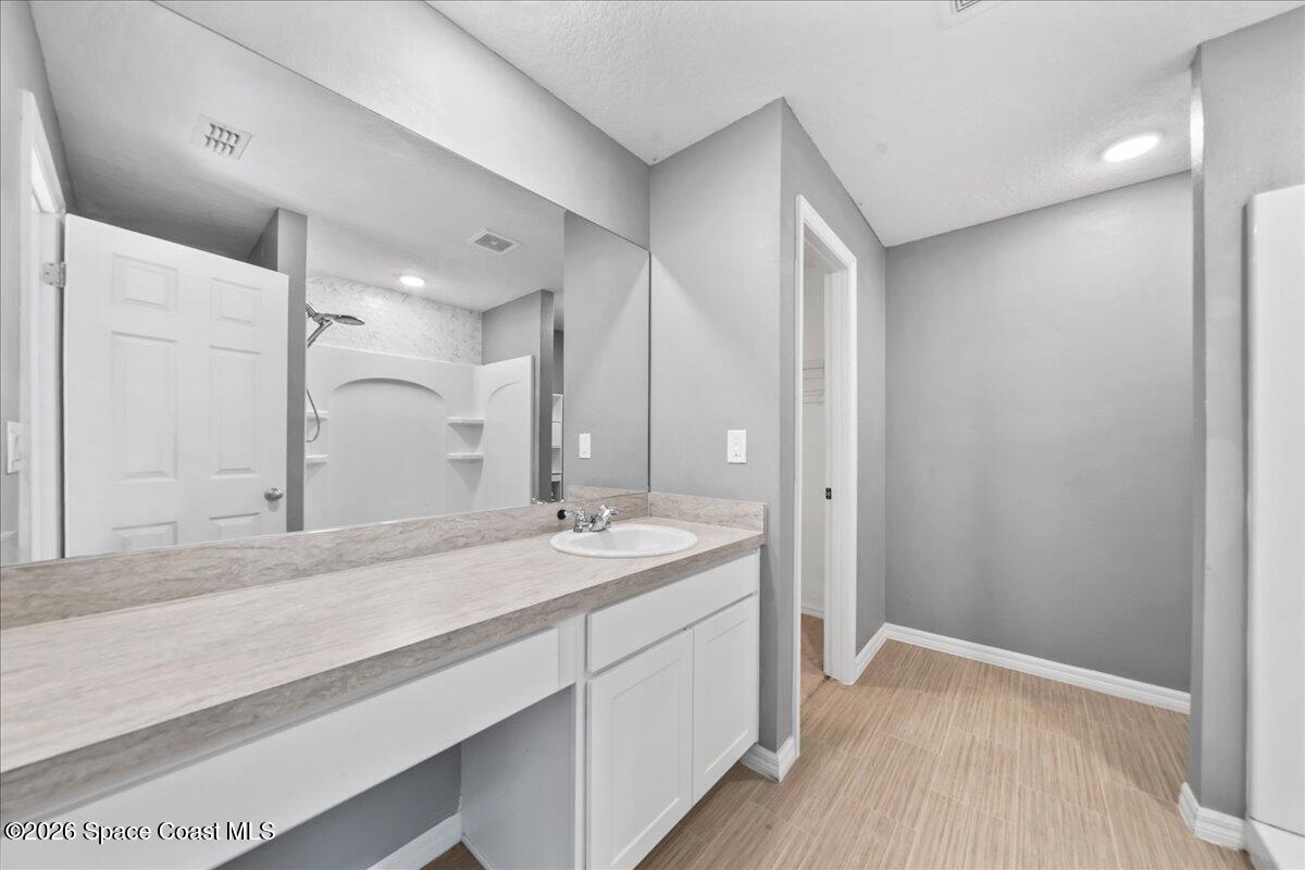 359 Hanford Road Southwest Palm Bay, FL 32908 - Photo 17 of 36 Master Bathroom