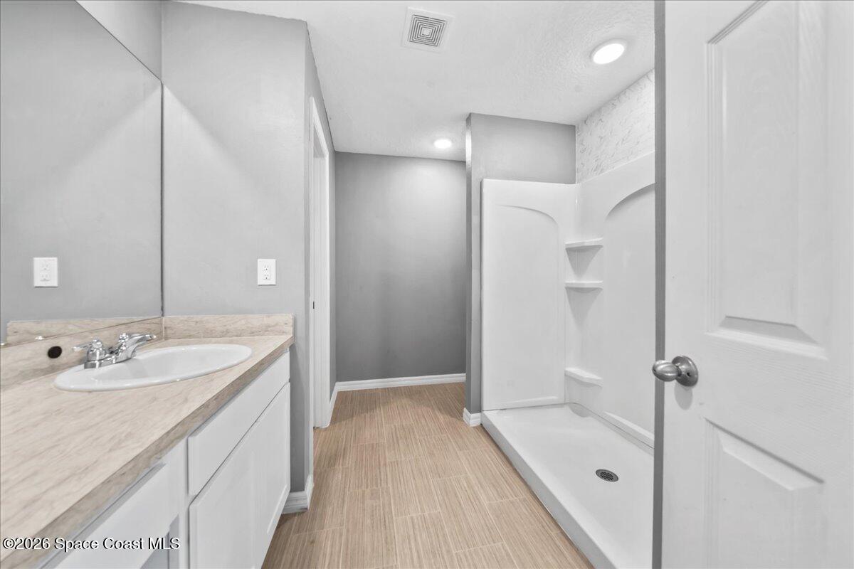 359 Hanford Road Southwest Palm Bay, FL 32908 - Photo 18 of 36 Master Bathroom