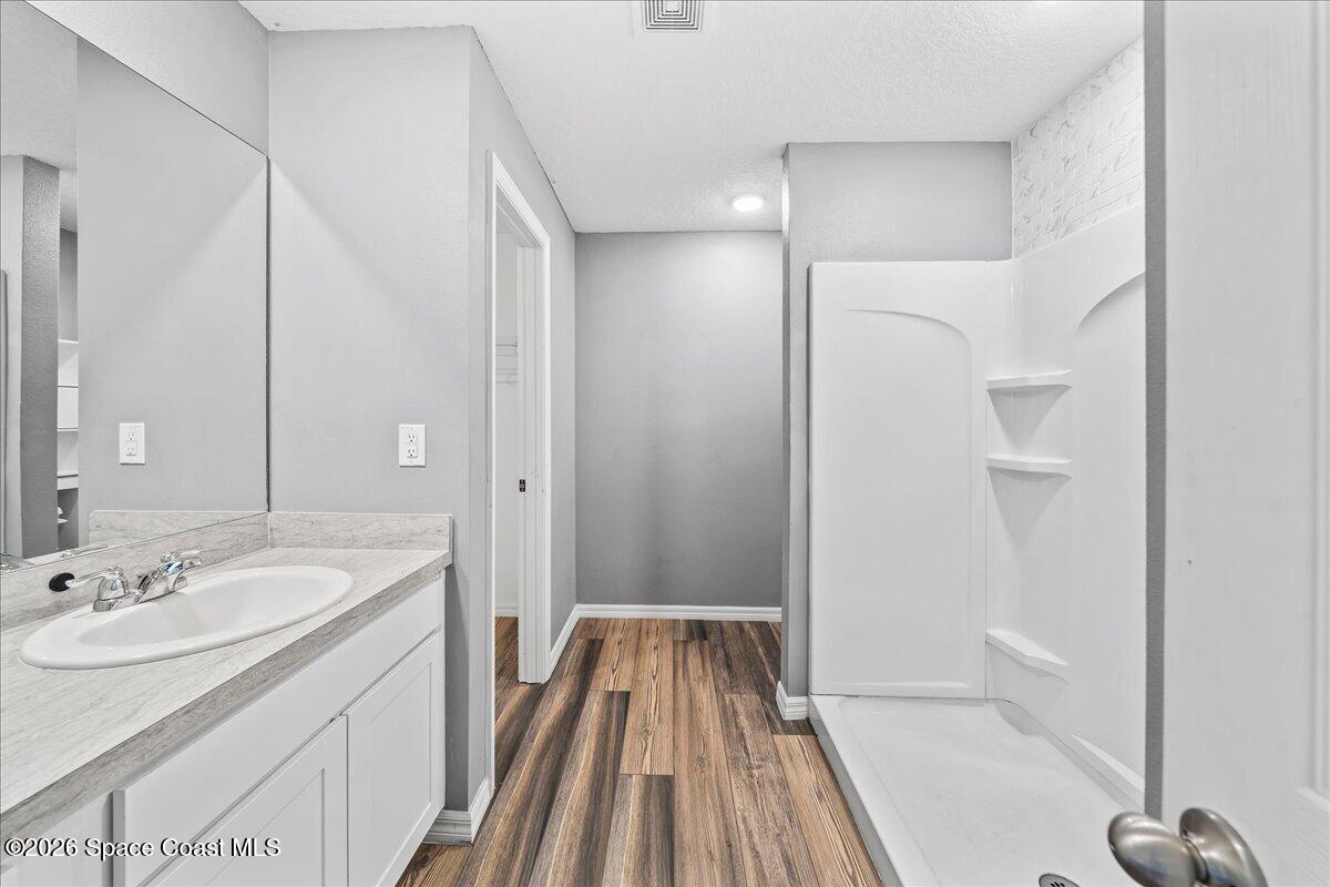 359 Hanford Road Southwest Palm Bay, FL 32908 - Photo 19 of 35 Master Bathroom