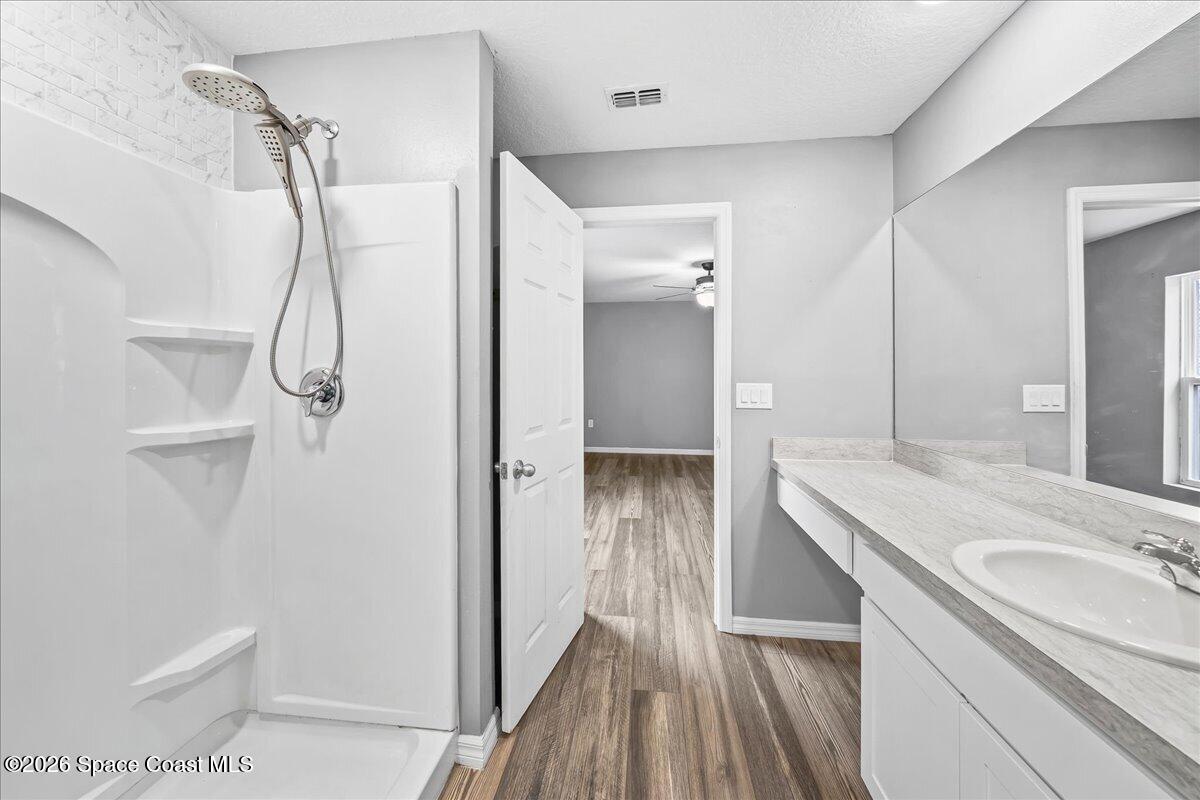 359 Hanford Road Southwest Palm Bay, FL 32908 - Photo 20 of 35 Master bathroom