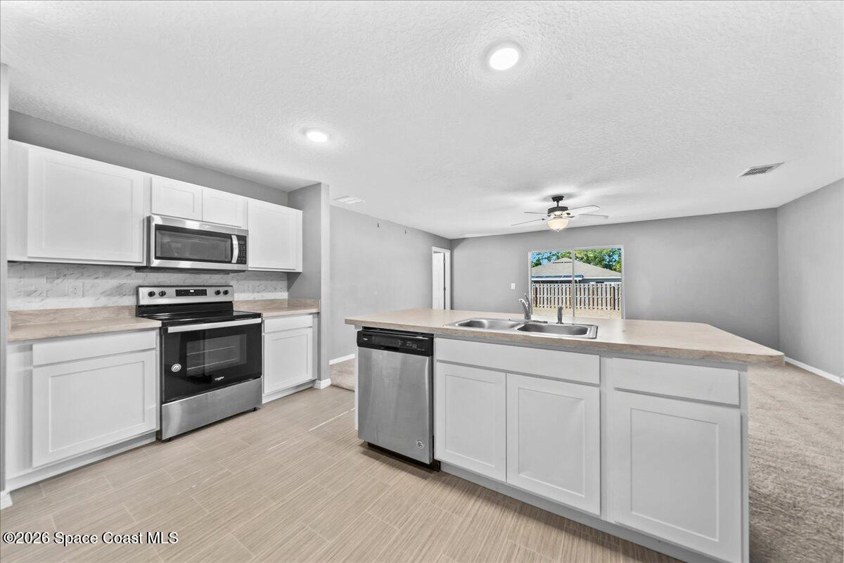 359 Hanford Road Southwest Palm Bay, FL 32908 - Photo 8 of 36 Kitchen