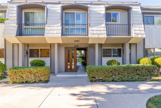 $380,000 | 6041 Fountain Park Lane, Unit 9, Woodland Hills, CA 91367