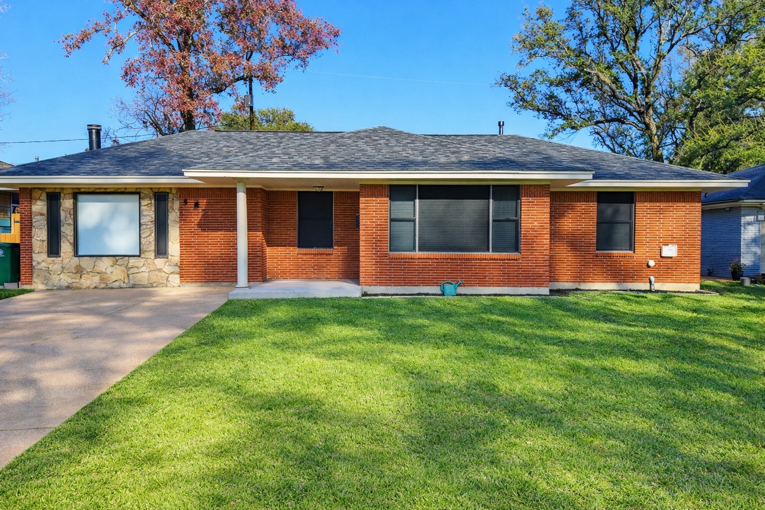 515 Maple Way Houston, TX 77015 - Photo 6 of 19 Front of the home.
