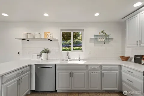 $1,100,000 | 13711 Kenwanda Drive, Snohomish, WA 98296