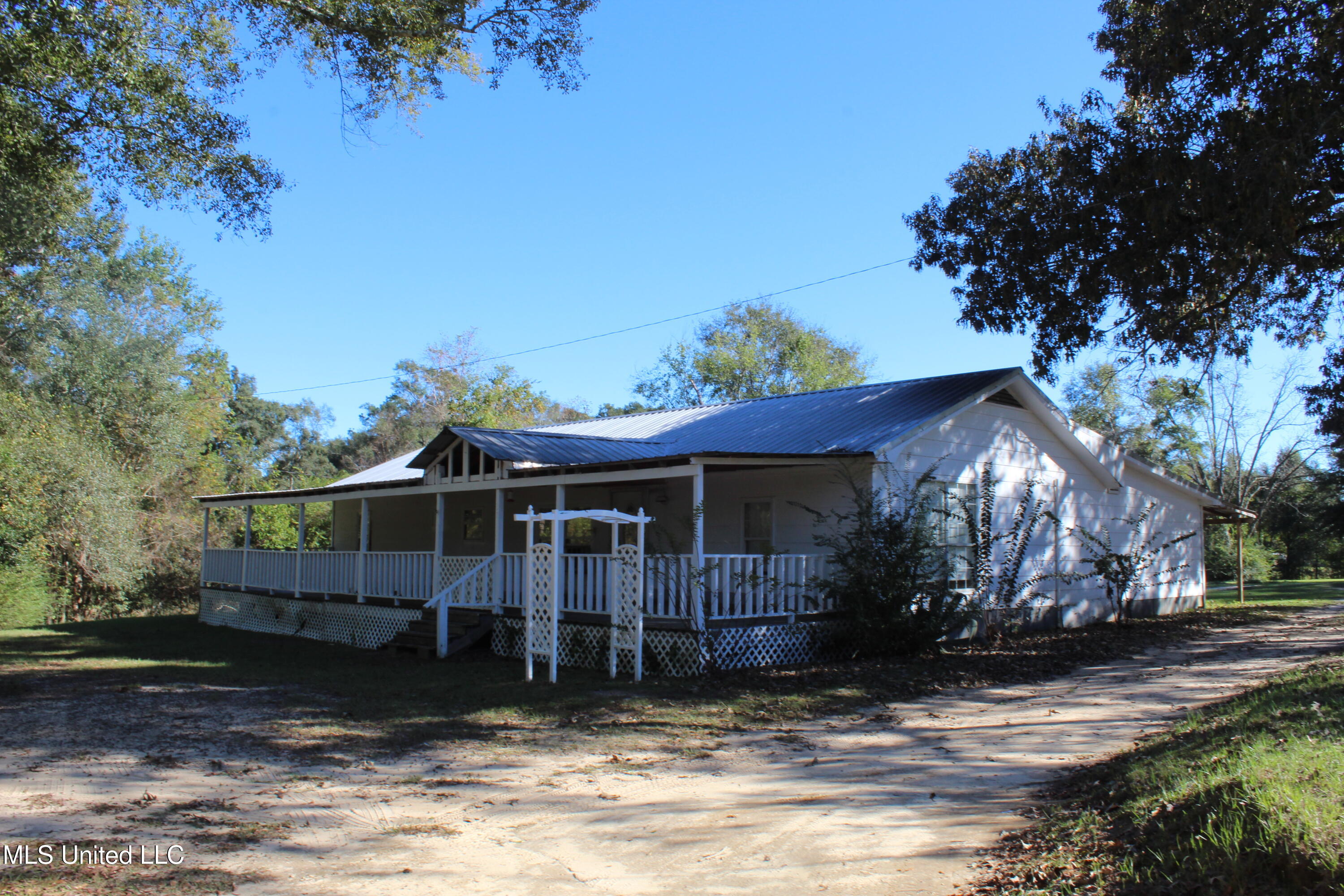 137 Mason Road Lucedale, MS 39452 - Photo 3 of 32 IMG_9502